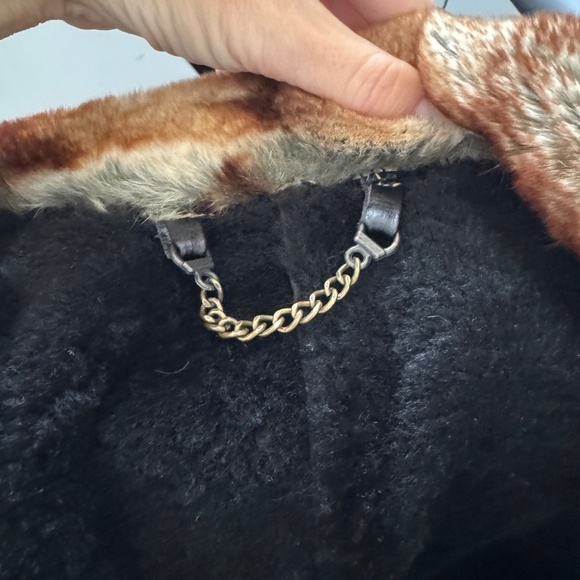 Gorgeous soft leather and real fur coat. Vintage but in like new condition - Picture 6 of 8